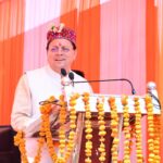 मुख्यमंत्री श्री पुष्कर सिंह धामी ने सोमवर को स्वतंत्रता संग्राम सेनानी श्री केदार सिंह स्टेडियम, नागथात, देहरादून में आयोजित जौनसार बावर लोक सांस्कृतिक महोत्सव एवं क्रीड़ा समारोह-2026 में प्रतिभाग किया। इस अवसर पर मुख्यमंत्री ने स्वतंत्रता संग्राम सेनानी स्व. श्री केदार सिंह की प्रतिमा पर पुष्पांजलि अर्पित की।