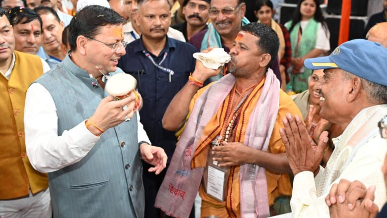 टनकपुर से कैलाश मानसरोवर यात्रा के प्रथम दल को मुख्यमंत्री  पुष्कर सिंह धामी ने हरी झंडी दिखाकर किया रवाना