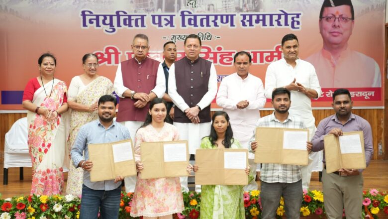 मुख्यमंत्री ने पीसीएस मुख्य परीक्षा-2024 के 182 तथा कृषि एवं कृषक कल्याण विभाग के 5 अभ्यर्थियों सहित 187 युवाओं को नियुक्ति पत्र प्रदान किए