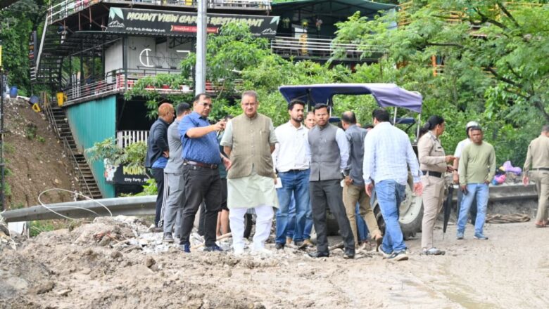 देहरादून-मसूरी मार्ग के क्षतिग्रस्त मार्ग का मंत्री गणेश जोशी ने किया निरीक्षण, पुनर्निर्माण में तेजी के निर्देश