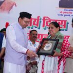 मुख्यमंत्री ने कारगिल विजय दिवस पर शहीद स्मारक पर पुष्पचक्र अर्पित कर कारगिल के अमर शहीदों को भावभीनी श्रद्धांजलि दी,परमवीर चक्र से सम्मानित वीरों के लिए अनुग्रह राशि डेढ़ करोड़ से बढ़ाकर 2 करोड़ की जाएगी – मुख्यमंत्री