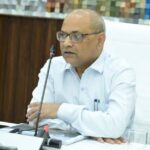 आपदा राहत कार्यों में तेजी लाएं, अवरुद्ध मार्गों को प्राथमिकता से खोलें- आयुक्त आनंद स्वरूप