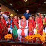 देवीधुरा में फलों-फूलों से बरसी बग्वाल, ऐतिहासिक पाषाण युद्ध के साक्षी बने लाखों श्रद्धालु