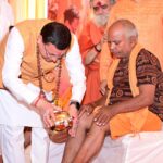 पुष्पवर्षा और चरण प्रक्षालन के साथ देवभूमि ने किया शिवभक्त कांवड़ियों का अभिनंदन,मुख्यमंत्री ने स्वास्थ्य सेवा शिविर का किया शुभारंभ, श्रद्धालुओं को अपने हाथों से परोसा भोजन