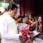 राष्ट्रीय हथकरघा दिवस पर मुख्यमंत्री धामी ने उत्कृष्ट बुनकरों और हस्तशिल्प कारीगरों को किया सम्मानित
