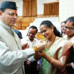 मुख्यमंत्री को महिलाओं ने बांधा रक्षा सूत्र, मुख्यमंत्री ने दी सभी को रक्षा बन्धन की शुभकामनाएं