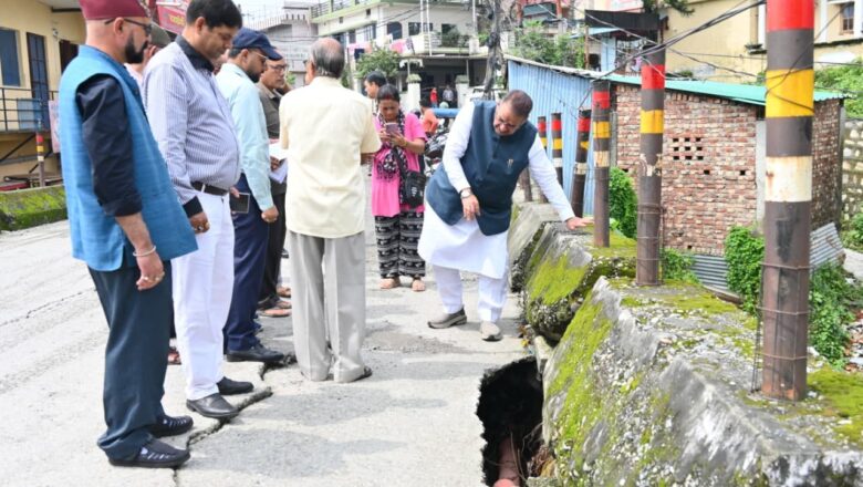 कैबिनेट मंत्री गणेश जोशी ने मंदाकिनी विहार में क्षतिग्रस्त पुल का किया निरीक्षण, 1 सप्ताह में नए पुल की DPR बनाने के दिए निर्देश