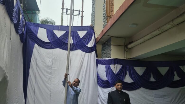 स्वतंत्रता सेनानियों के बलिदान को किया नमन, अधिकारियों-कर्मचारियों से ईमानदारी एवं निष्ठा से कर्तव्यों के निर्वहन का आह्वान