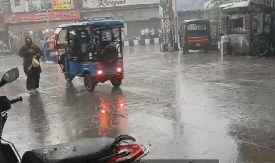 देहरादून में तीन घंटे ऑरेंज अलर्ट, प्रशासन अलर्ट मोड पर