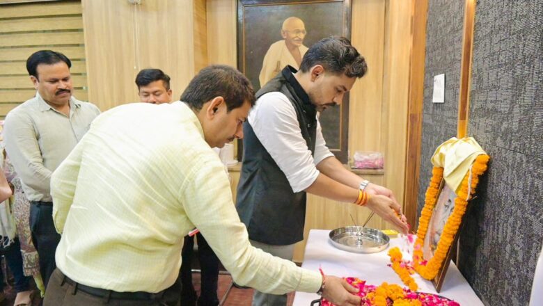 पं. गोविंद बल्लभ पंत के आदर्शों को आत्मसात कर जनसेवा के दायित्वों का ईमानदारी से निर्वहन करें- डीएम