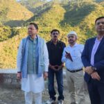 श्रीनगर से सड़क मार्ग से देहरादून लौटते हुए मुख्यमंत्री धामी ने किया राष्ट्रीय राजमार्ग का स्थलीय निरीक्षण
